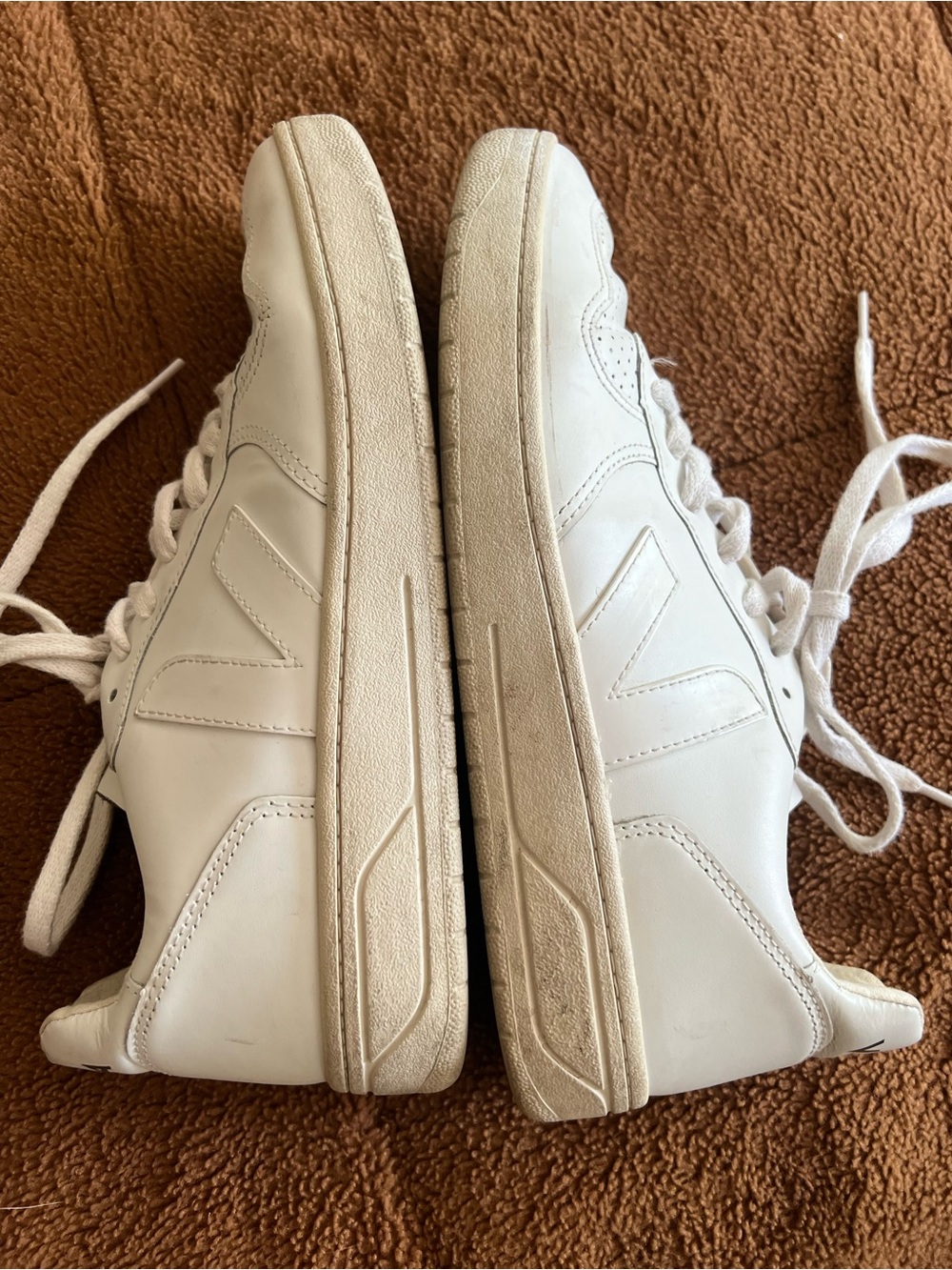 Veja $175 Womens 10 white leather sneakers EUR 41